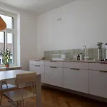 Well Pretty Places - Sustainable Interior Design In The Citycenter דירה קאסל
