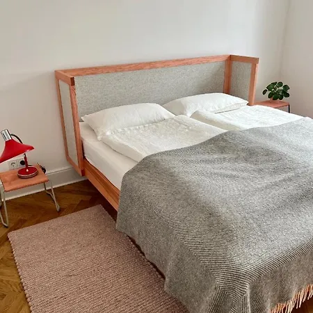 Well Pretty Places - Sustainable Interior Design In The Citycenter דירה קאסל