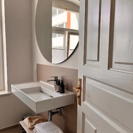 Well Pretty Places - Sustainable Interior Design In The Citycenter Appartement *