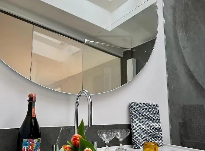 Well Pretty Places - Sustainable Interior Design In The Citycenter Apartman