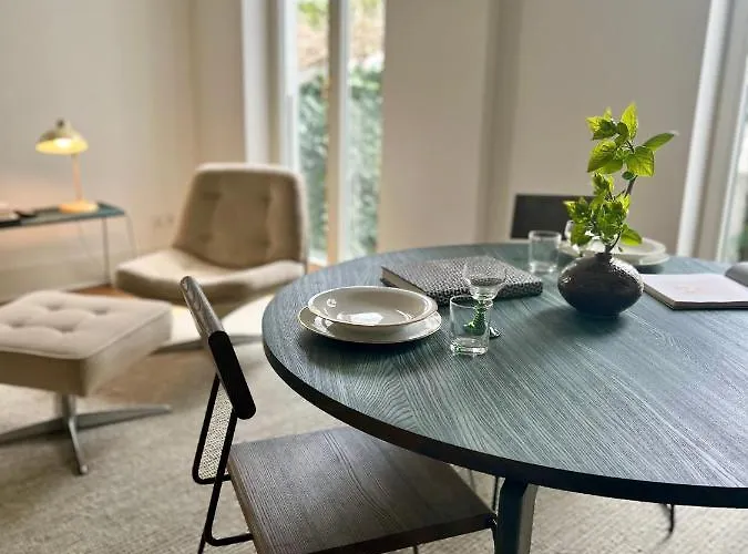 Well Pretty Places - Sustainable Interior Design In The Citycenter Apartman *