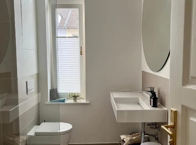 Well Pretty Places - Sustainable Interior Design In The Citycenter Apartman