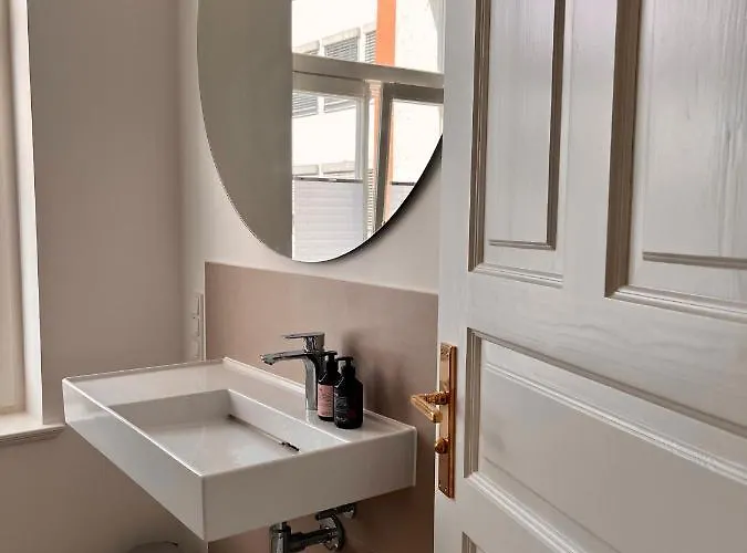 Well Pretty Places - Sustainable Interior Design In The Citycenter Apartmán *