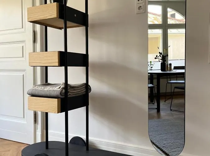 Well Pretty Places - Sustainable Interior Design In The Citycenter Apartman