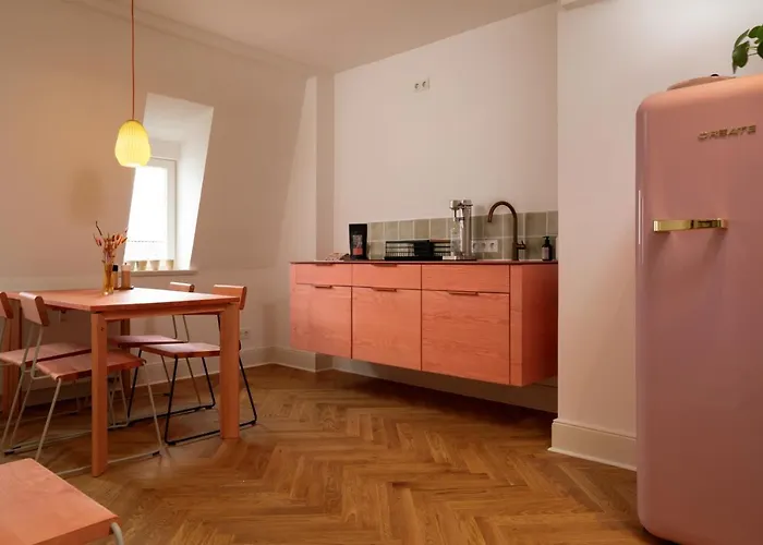 Well Pretty Places - Sustainable Interior Design In The Citycenter Apartman